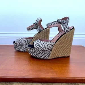 Charles David Wedge size 8